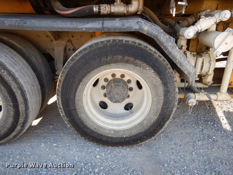 image for item DH6139 2004 Sterling Condor paint striping truck