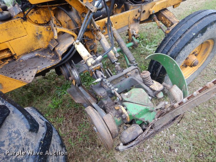 image for item DH6236 John Deere 301A tractor