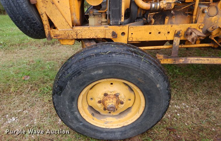 image for item DH6236 John Deere 301A tractor