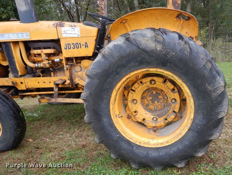 image for item DH6236 John Deere 301A tractor