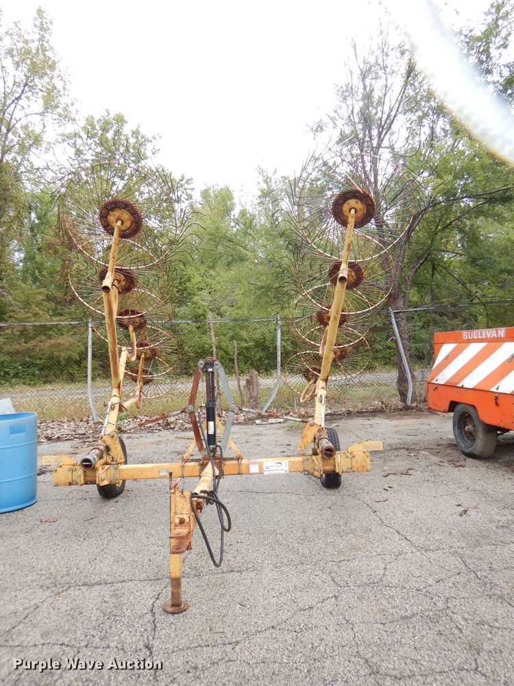 image for item DI2563 Vermeer WR-22 hay rake