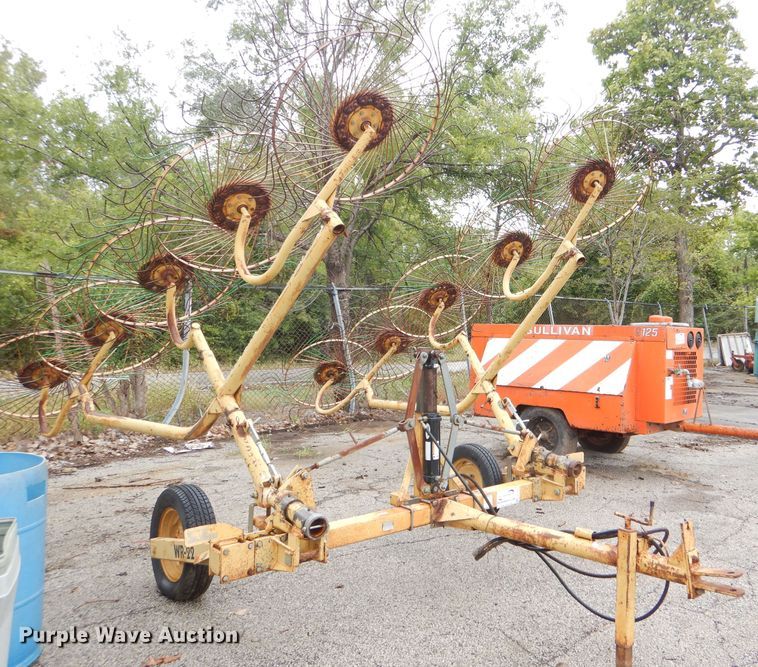 image for item DI2563 Vermeer WR-22 hay rake