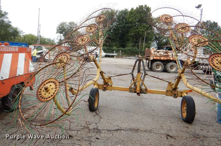 image for item DI2563 Vermeer WR-22 hay rake