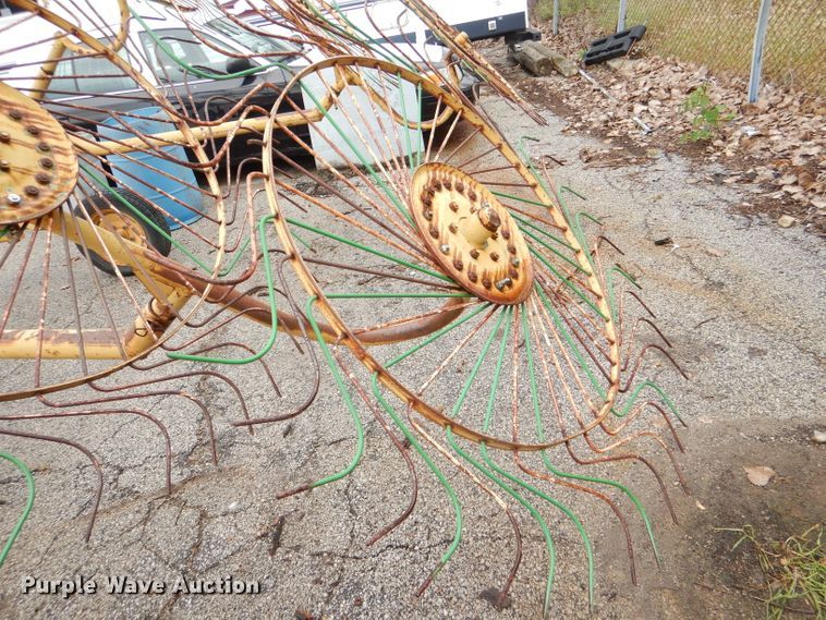 image for item DI2563 Vermeer WR-22 hay rake