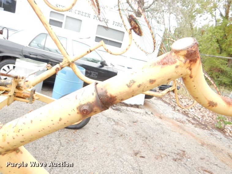 image for item DI2563 Vermeer WR-22 hay rake