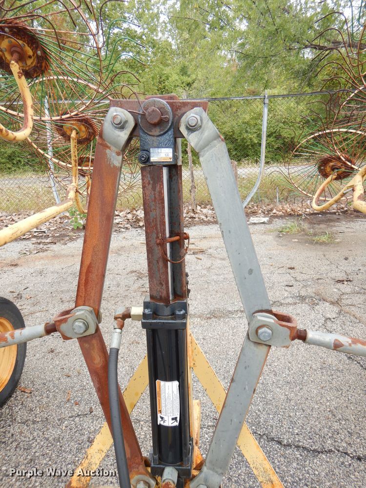 image for item DI2563 Vermeer WR-22 hay rake