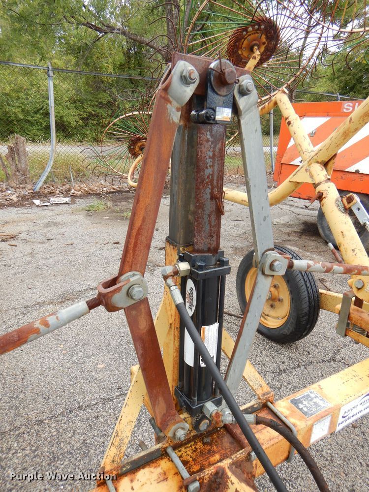 image for item DI2563 Vermeer WR-22 hay rake