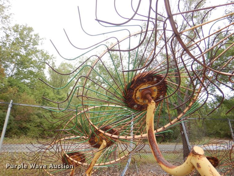 image for item DI2563 Vermeer WR-22 hay rake