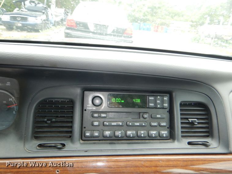 image for item DI2567 2002 Ford Crown Victoria LX