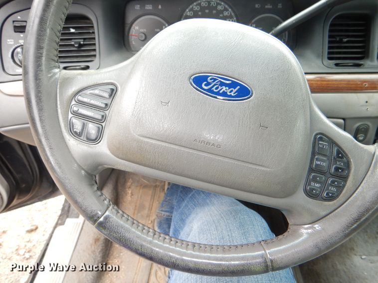 image for item DI2567 2002 Ford Crown Victoria LX