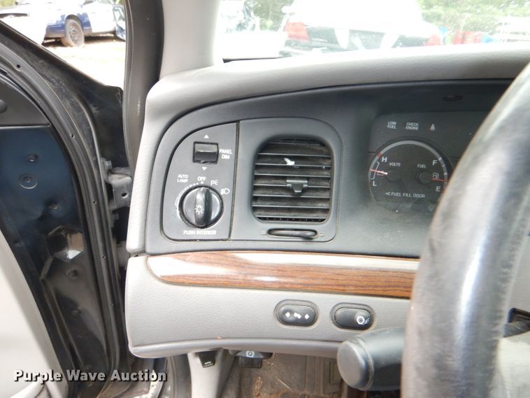image for item DI2567 2002 Ford Crown Victoria LX