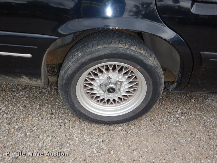 image for item DI2567 2002 Ford Crown Victoria LX