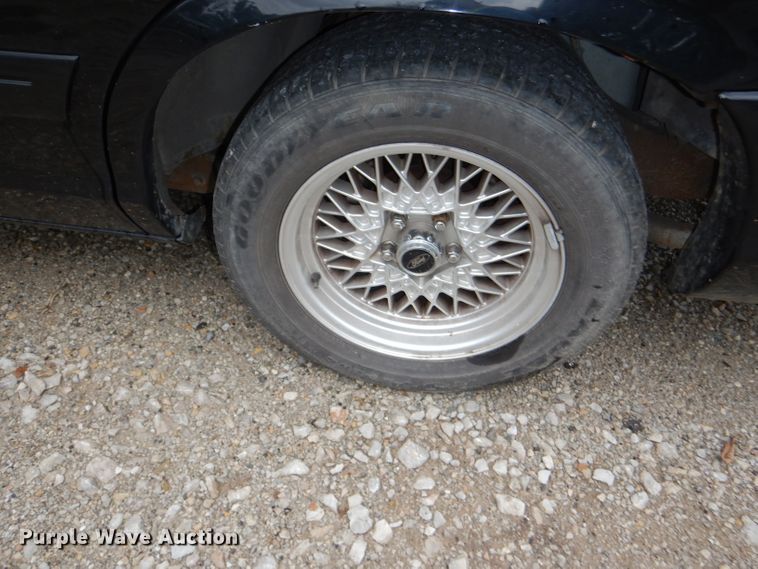 image for item DI2567 2002 Ford Crown Victoria LX