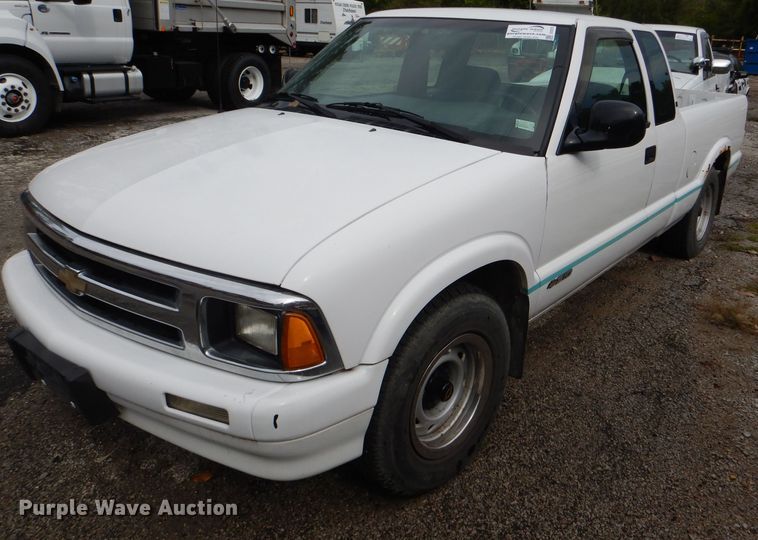 image for item DI2570 1995 Chevrolet S10 LS Ext. Cab pickup truck