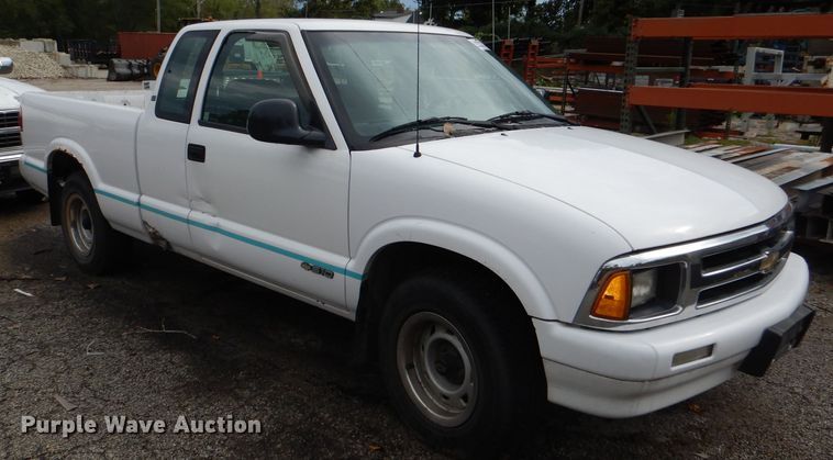 image for item DI2570 1995 Chevrolet S10 LS Ext. Cab pickup truck