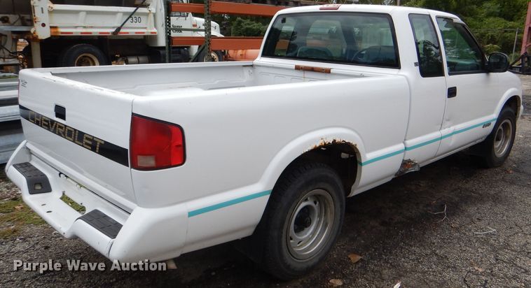 image for item DI2570 1995 Chevrolet S10 LS Ext. Cab pickup truck