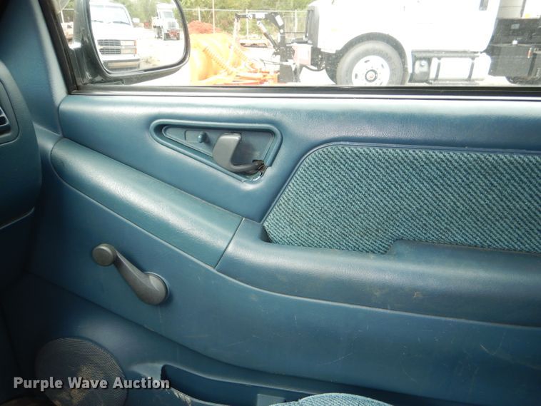 image for item DI2570 1995 Chevrolet S10 LS Ext. Cab pickup truck