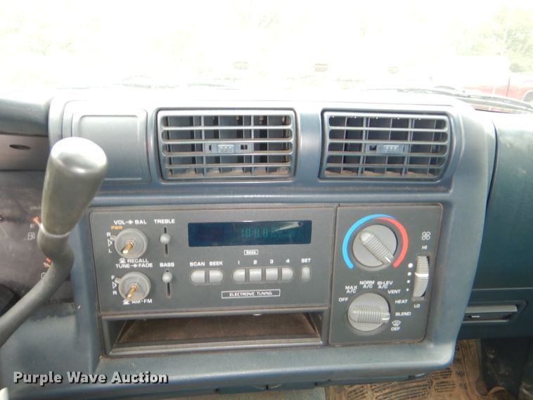 image for item DI2570 1995 Chevrolet S10 LS Ext. Cab pickup truck