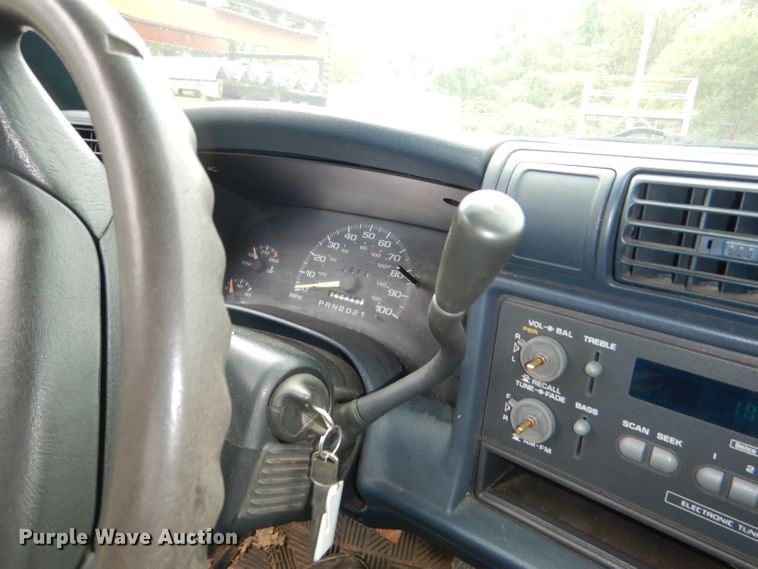 image for item DI2570 1995 Chevrolet S10 LS Ext. Cab pickup truck