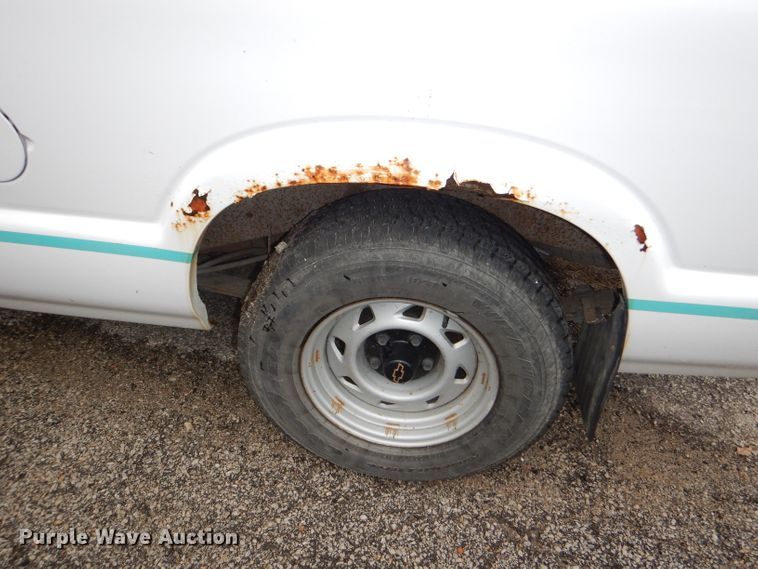 image for item DI2570 1995 Chevrolet S10 LS Ext. Cab pickup truck