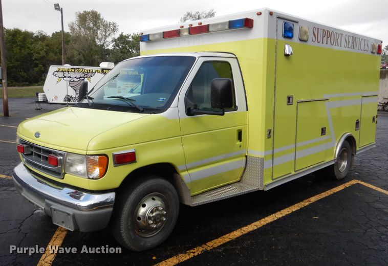 image for item EK9086 2002 Ford Econoline E450 ambulance