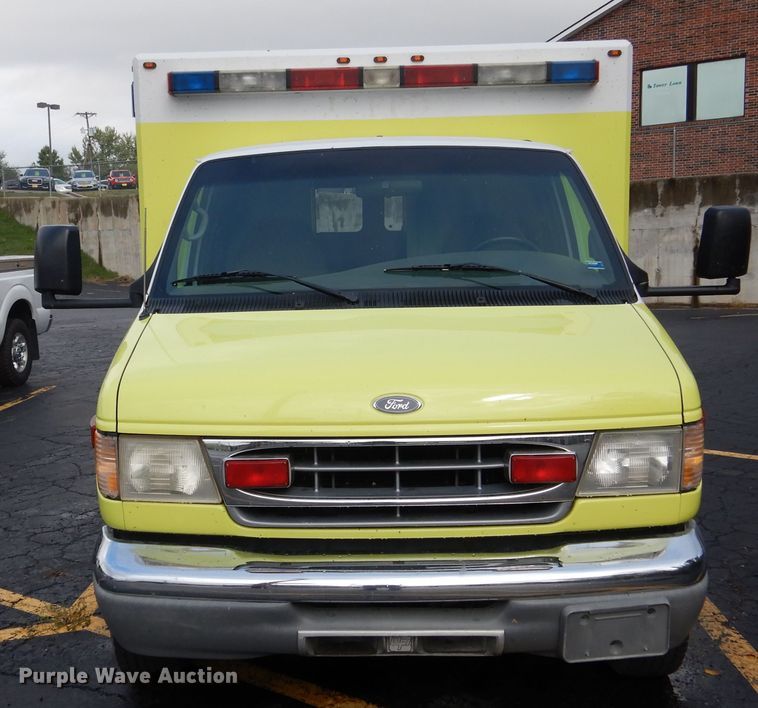 image for item EK9086 2002 Ford Econoline E450 ambulance