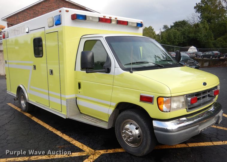 image for item EK9086 2002 Ford Econoline E450 ambulance