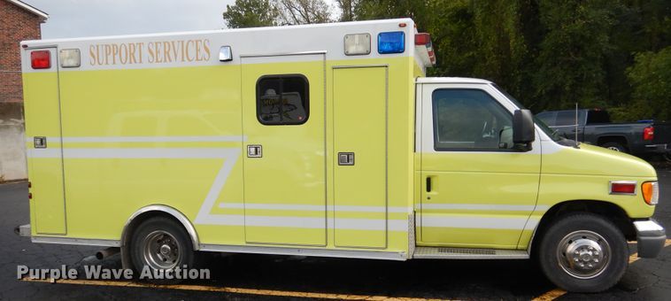 image for item EK9086 2002 Ford Econoline E450 ambulance