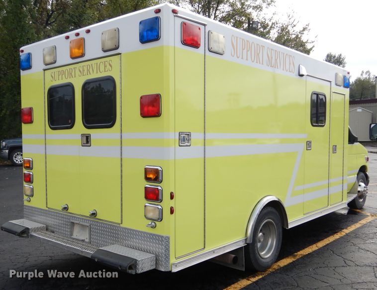 image for item EK9086 2002 Ford Econoline E450 ambulance