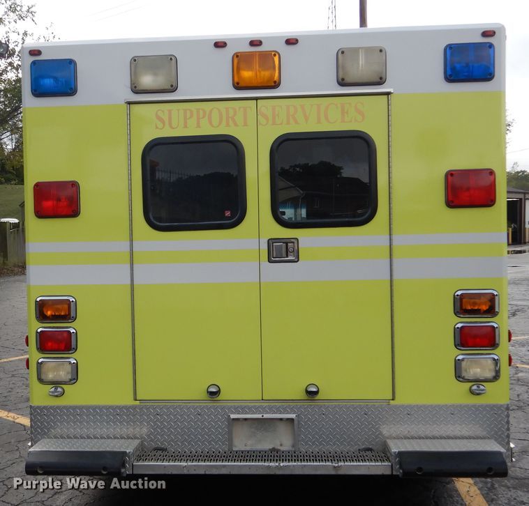 image for item EK9086 2002 Ford Econoline E450 ambulance