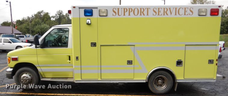 image for item EK9086 2002 Ford Econoline E450 ambulance