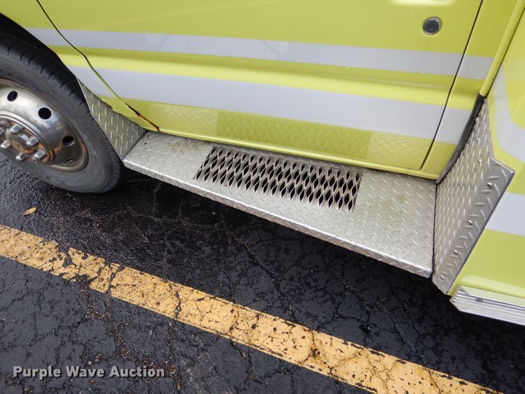 image for item EK9086 2002 Ford Econoline E450 ambulance
