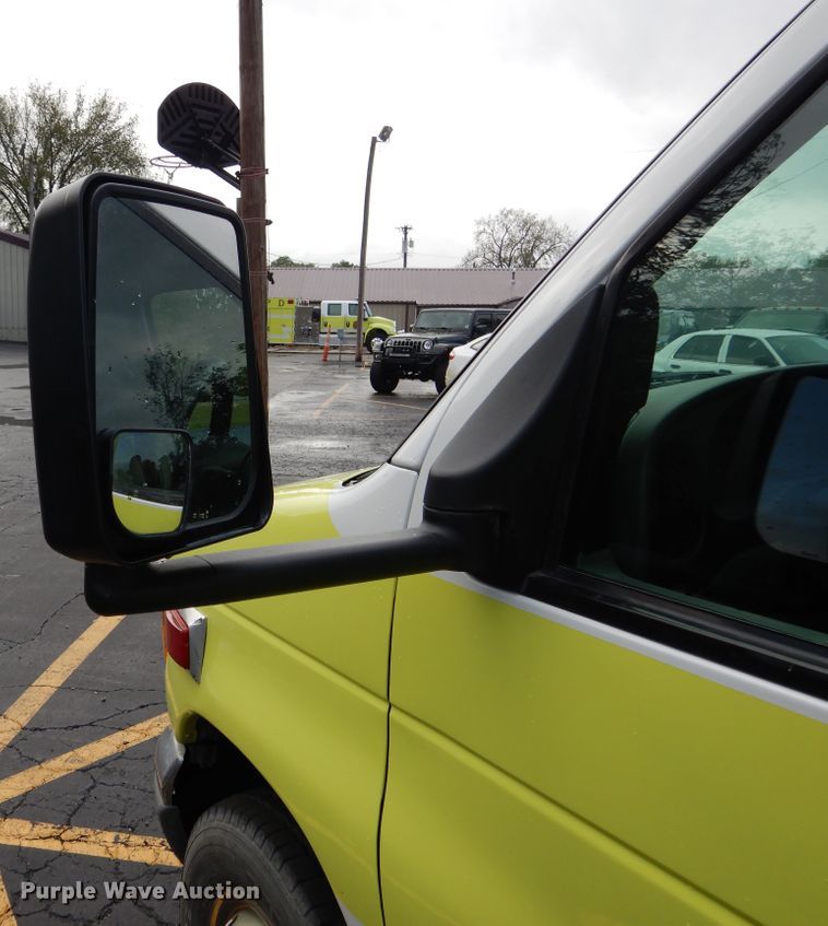 image for item EK9086 2002 Ford Econoline E450 ambulance