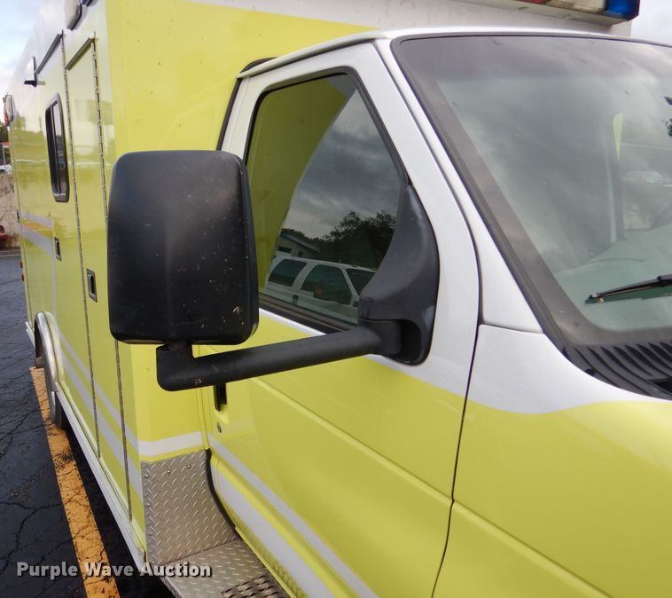 image for item EK9086 2002 Ford Econoline E450 ambulance