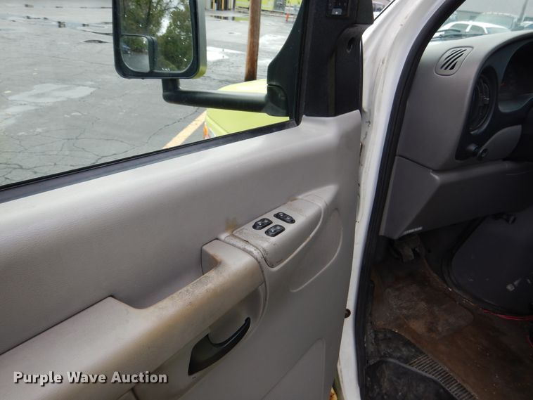 image for item EK9086 2002 Ford Econoline E450 ambulance