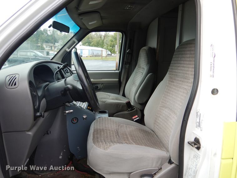 image for item EK9086 2002 Ford Econoline E450 ambulance