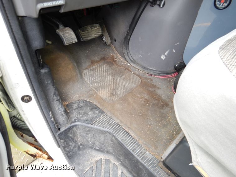 image for item EK9086 2002 Ford Econoline E450 ambulance