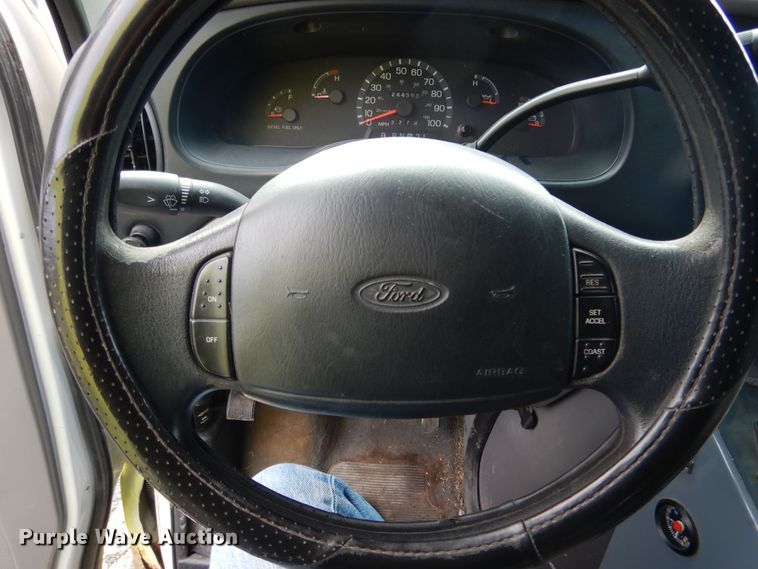 image for item EK9086 2002 Ford Econoline E450 ambulance