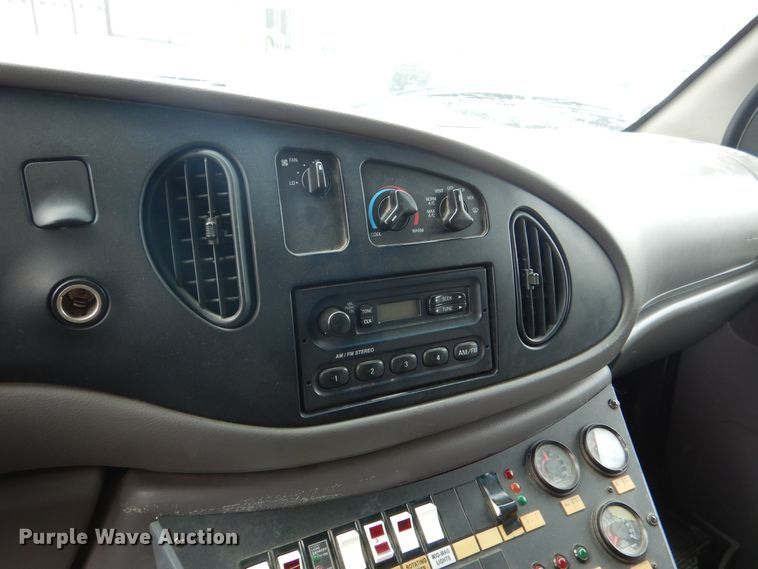 image for item EK9086 2002 Ford Econoline E450 ambulance