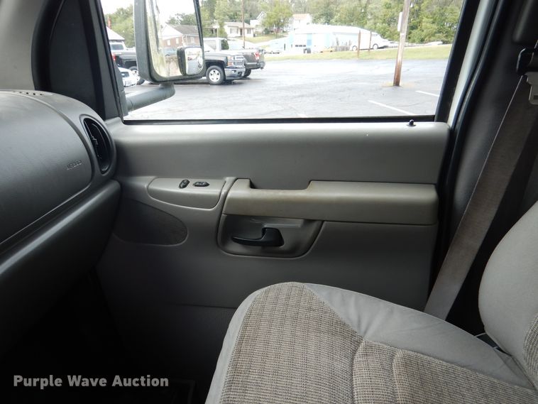 image for item EK9086 2002 Ford Econoline E450 ambulance