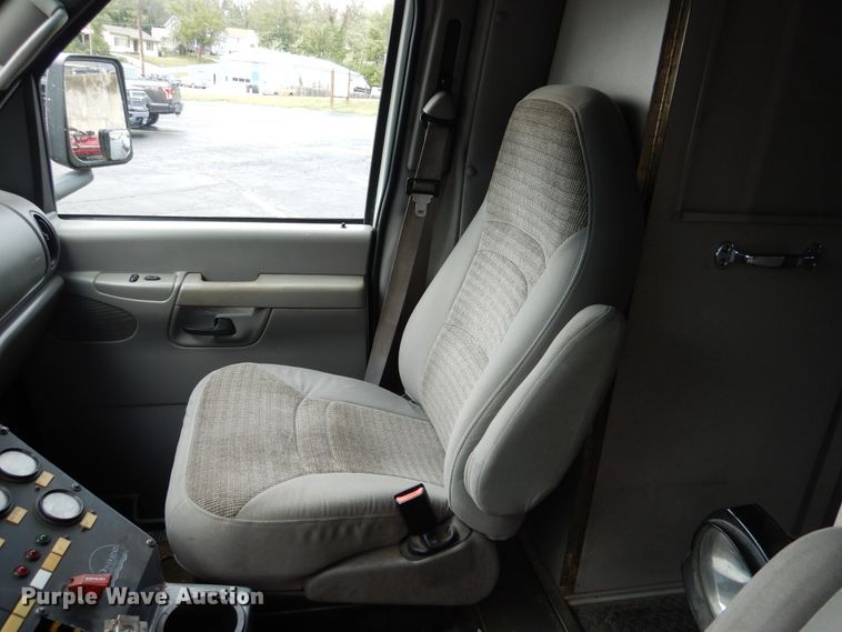 image for item EK9086 2002 Ford Econoline E450 ambulance