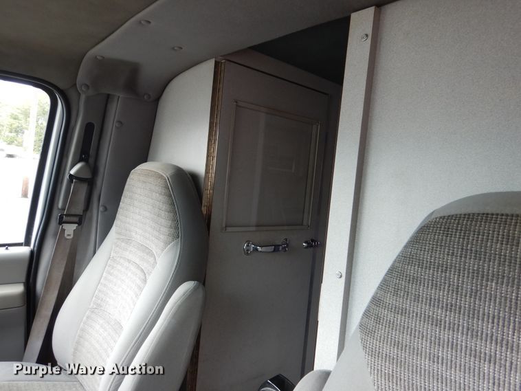 image for item EK9086 2002 Ford Econoline E450 ambulance