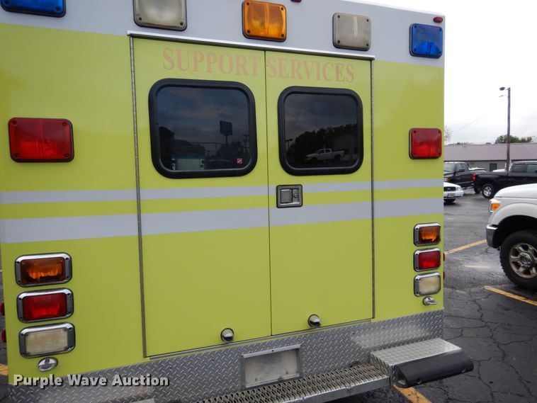 image for item EK9086 2002 Ford Econoline E450 ambulance
