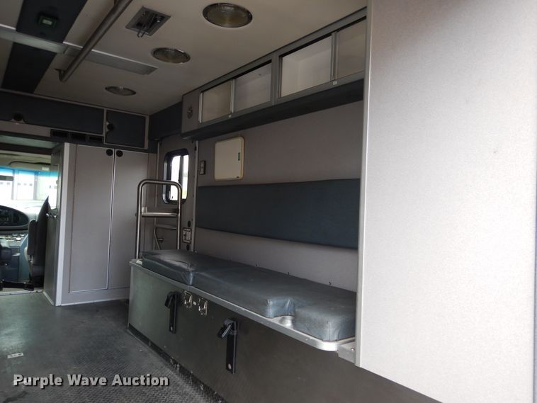image for item EK9086 2002 Ford Econoline E450 ambulance