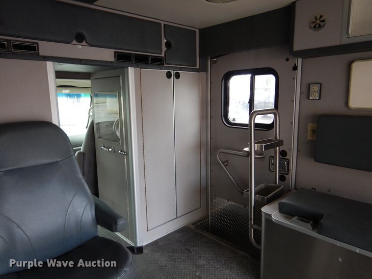 image for item EK9086 2002 Ford Econoline E450 ambulance