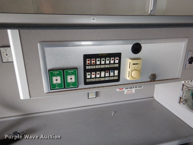 image for item EK9086 2002 Ford Econoline E450 ambulance