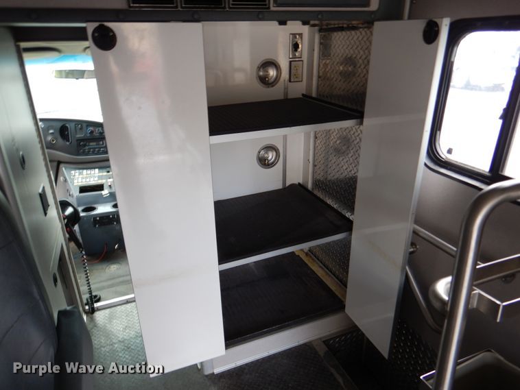image for item EK9086 2002 Ford Econoline E450 ambulance