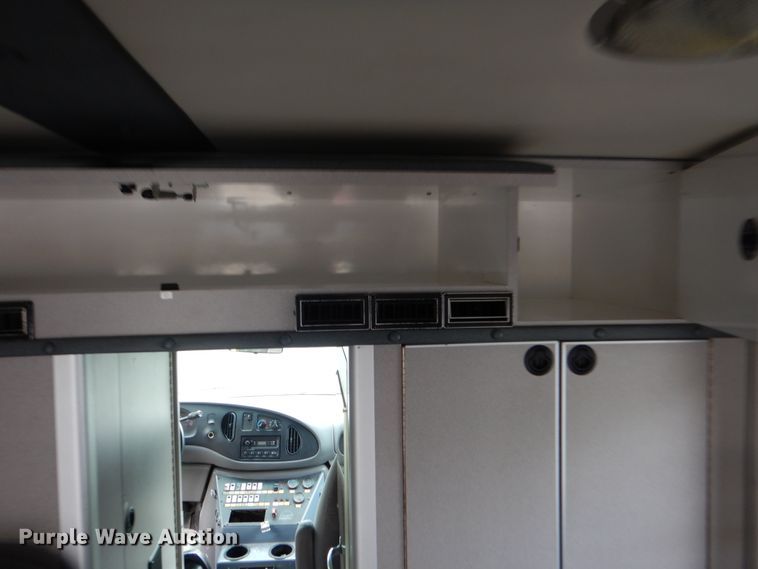 image for item EK9086 2002 Ford Econoline E450 ambulance