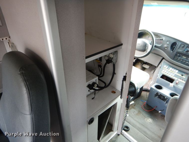 image for item EK9086 2002 Ford Econoline E450 ambulance