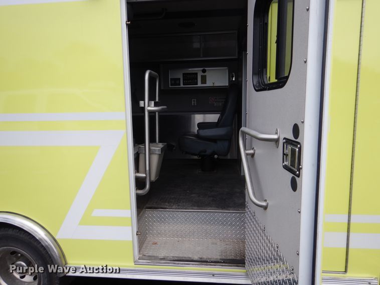 image for item EK9086 2002 Ford Econoline E450 ambulance
